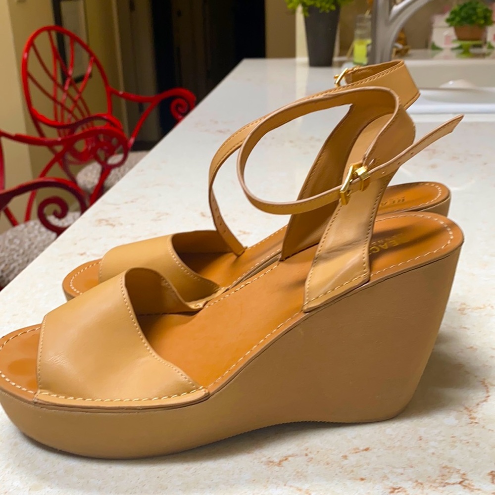 Kenneth Cole wedge Sandel, 8